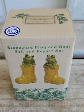 Cracker Barrel Green and Yellow Frog-in-Boot Salt & Pepper Set